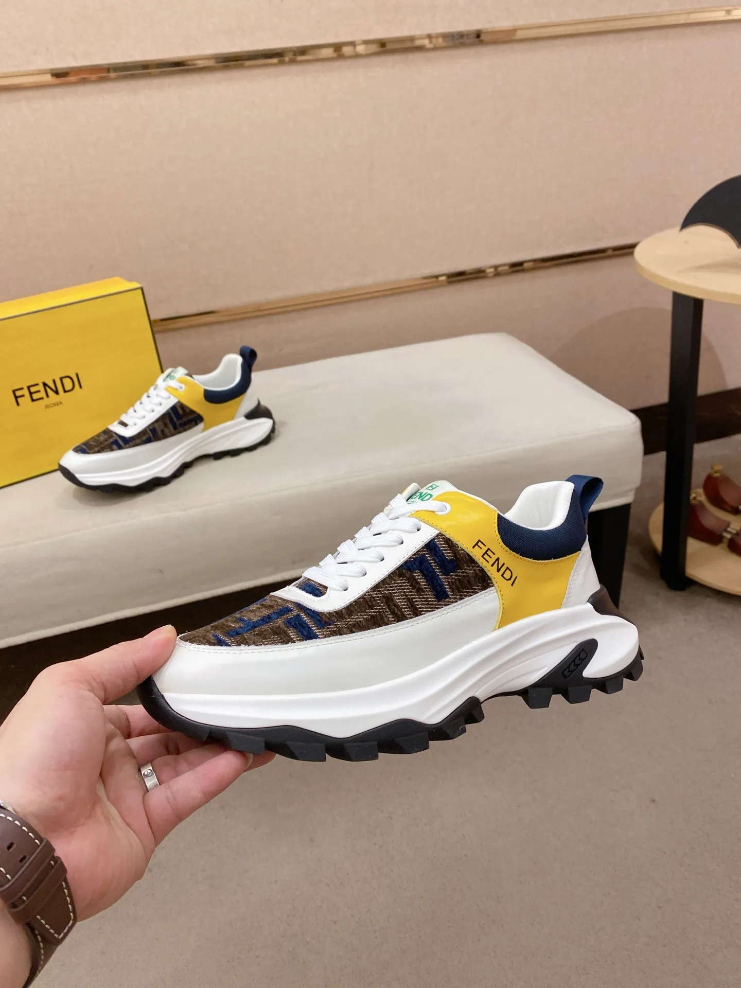 Men's shoes 💰 462💰 (fendi) New style 👊🏻 upper 🇮🇹 imported cowhide fabric 🇩🇪 lining imported sheepskin lining. The original outsole is molded to highlight the identity of every man, and the upper foot is elegant and stable🚶🏻🚶🏻The high-end custom counters reproduce the original version📯No matter the wind or rain, the shoe last remains unchanged and can withstand the verification of time🔍️,🔵 Size: 38-44